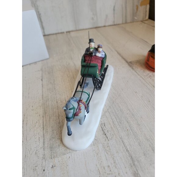 Dept 56 58203 Dashing Through The Snow Village accessory Xmas - Picture 4 of 8